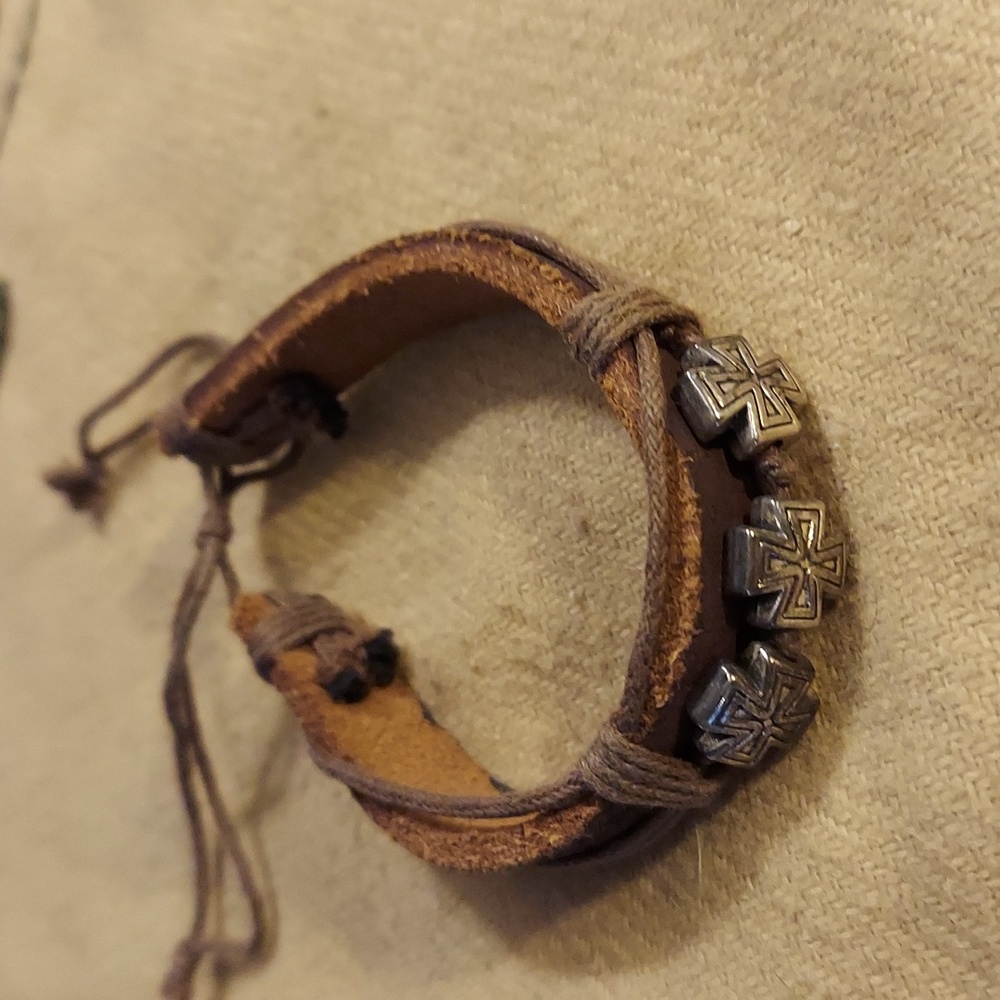 🩶 Silver Maltese Cross & Brown Leather Bracelet